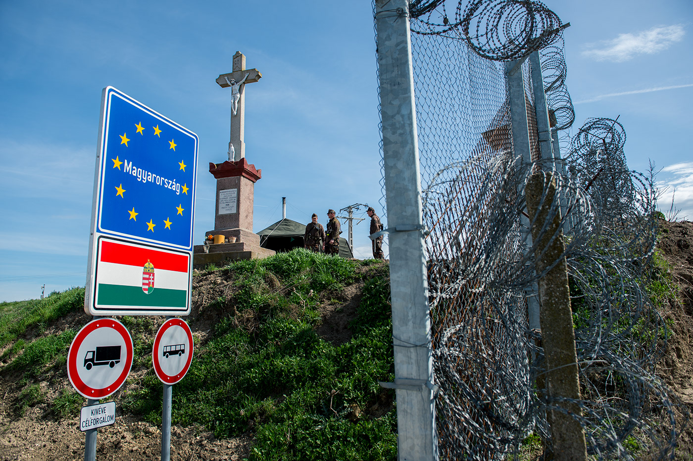 hungarian border fence borderfence border barrier hungary Serbia migration migrant crisis