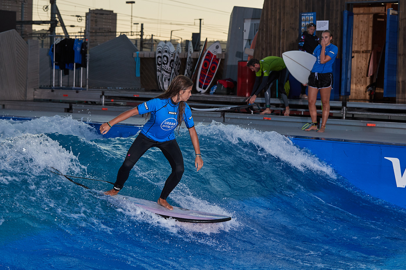 sportphotography surfing watersport Canon Urbanwave cityscape Photography  profoto Freezemodus
