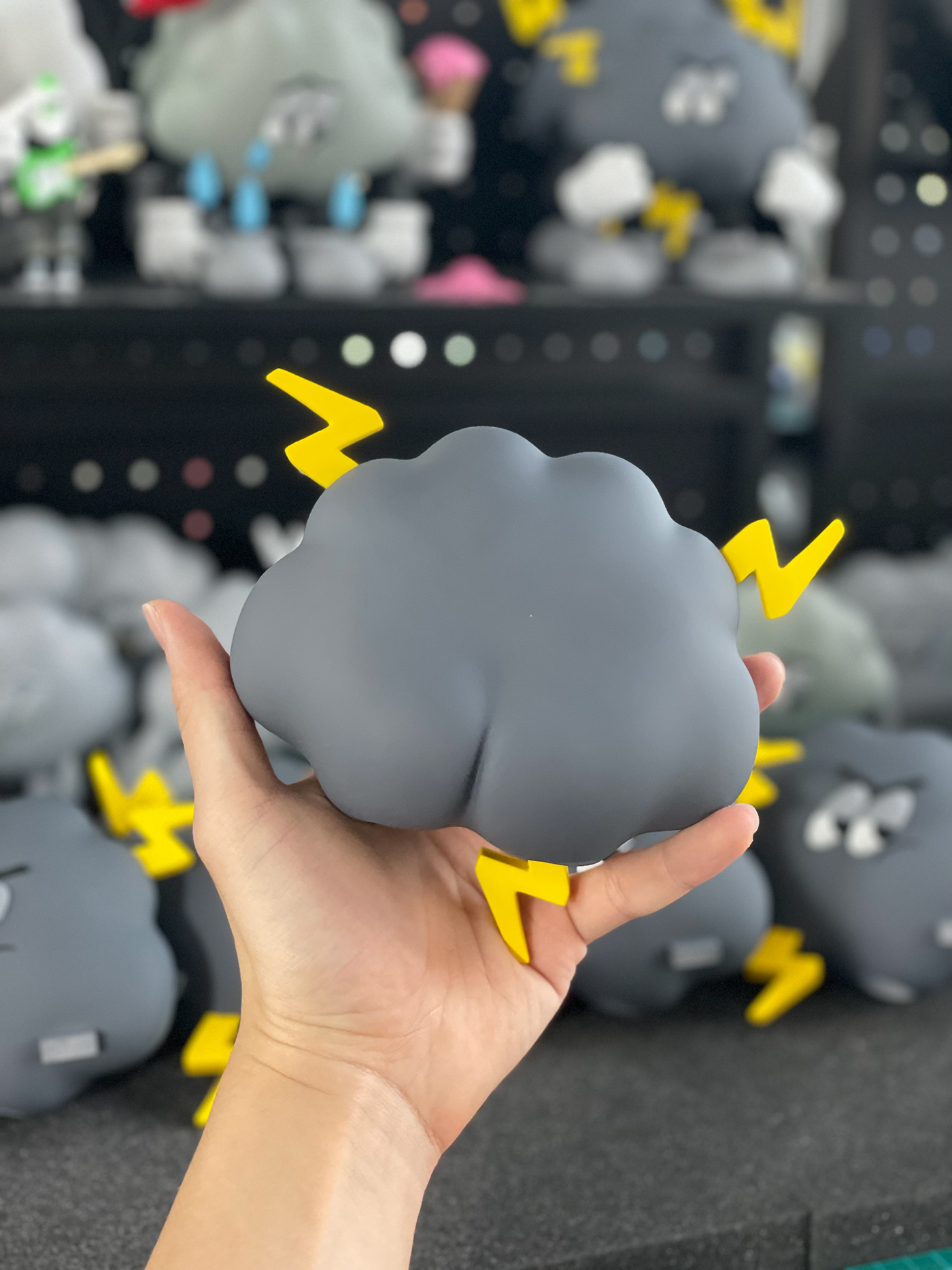 resintoy arttoys designertoy emotion weather cloud Character pakaging release kidult figure Collction