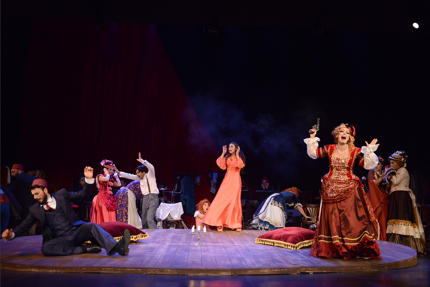 Ankara State Theaters theater  Performing Arts  ankaradt premiere new season costume scene