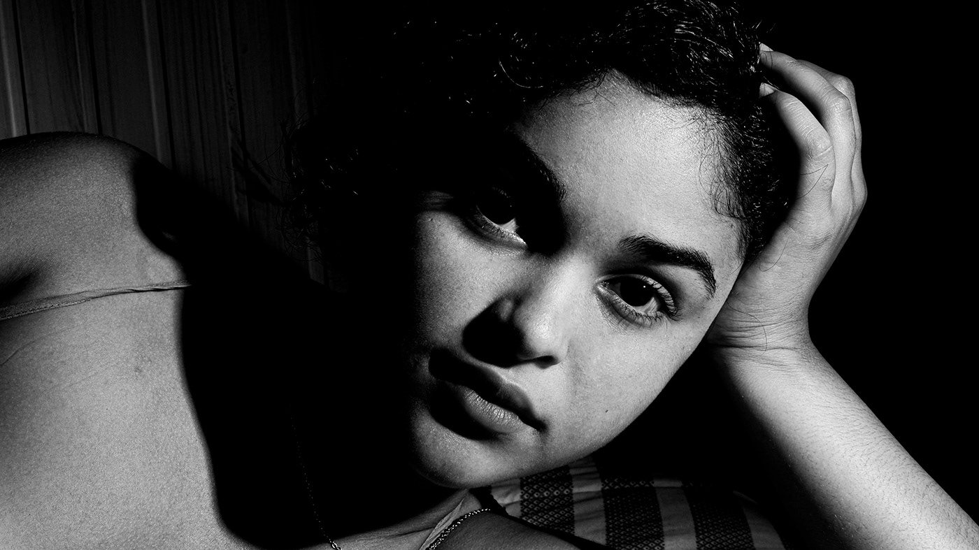 girl portrait model beauty black and white