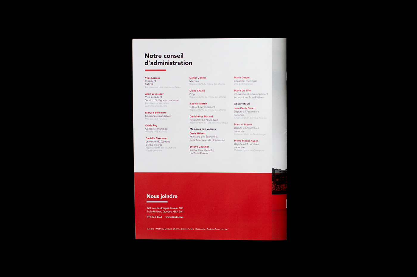 rapport annuel Layout Design magazine annual report