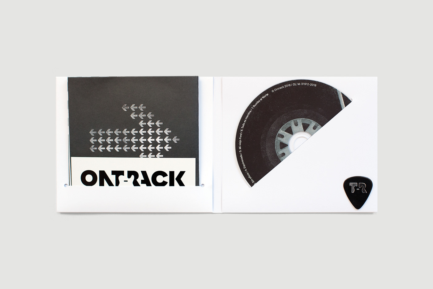 Packaging logo rock cd ILLUSTRATION  disco ontrack music Logotipo guitar