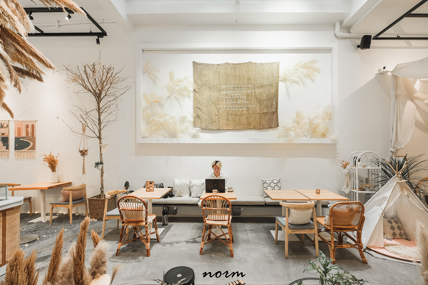 bohemian cafe interior design 