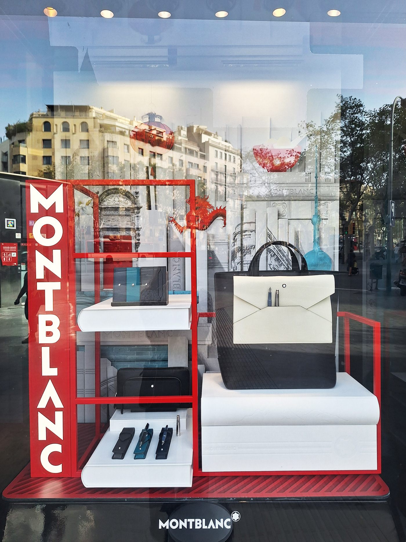 escaparate escaparatismo Escaparatista barcelona Window Display window dresser Visual Merchandising Retail Retail design barelona