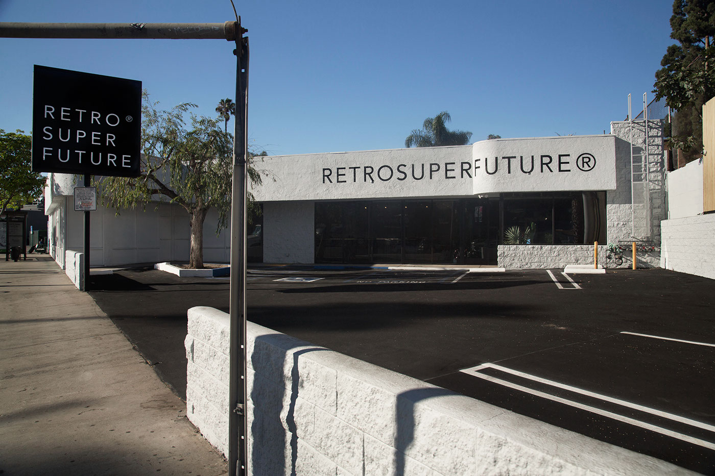 Los Angeles super RETROSUPERFUTURE savvy Savvy Studio
