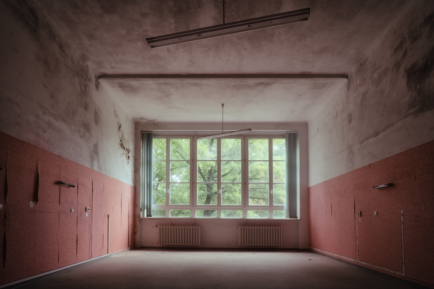 abandoned urbex sanatorium hospital decay vacancy architecture disused