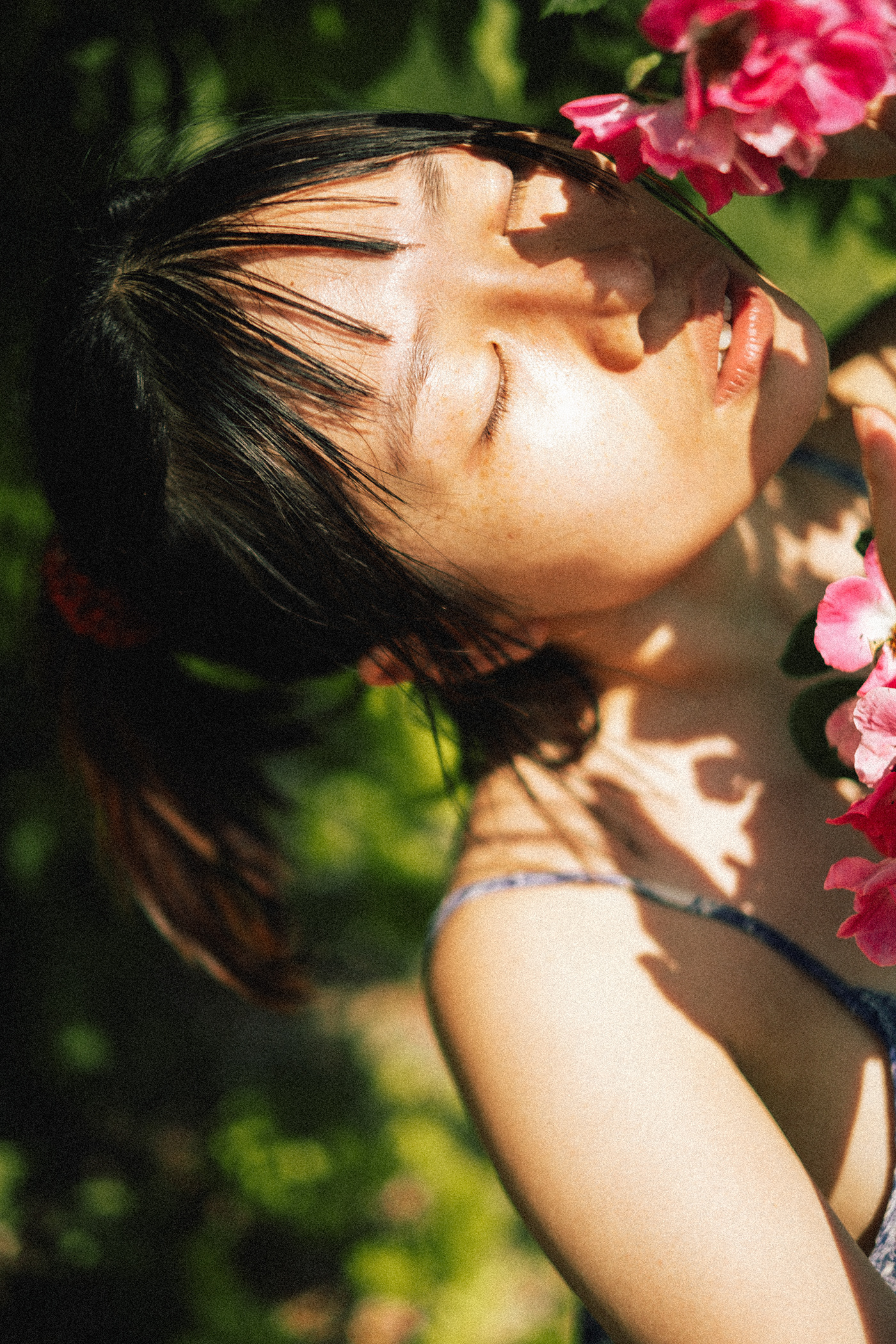 woman asian fujifilm Flowers spring Roses portraits photoshoot asianmodel  