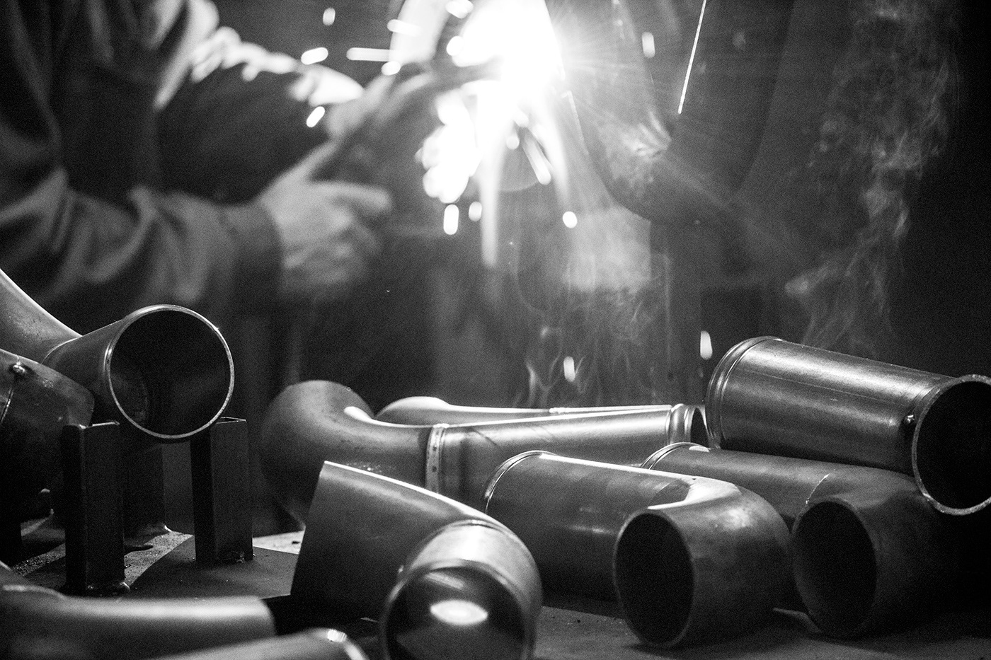 artisanat entreprise Metal worker Pipe savoir-faire soudure sparkles tube welding