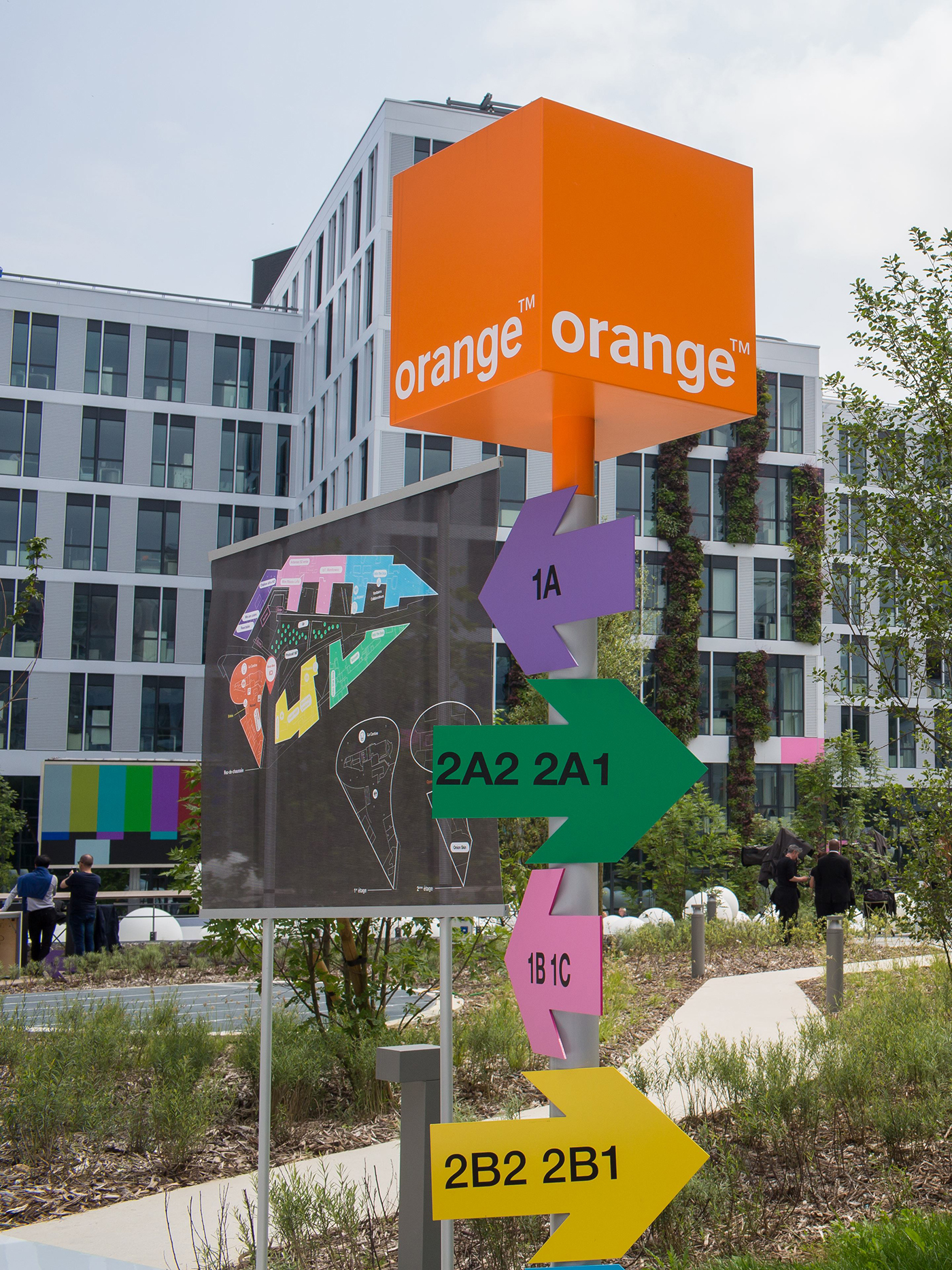 francois hollande Orange Gardens inauguration signalétique menu poster 3D 3D Printer leaf logo Geometrical black france company Picto