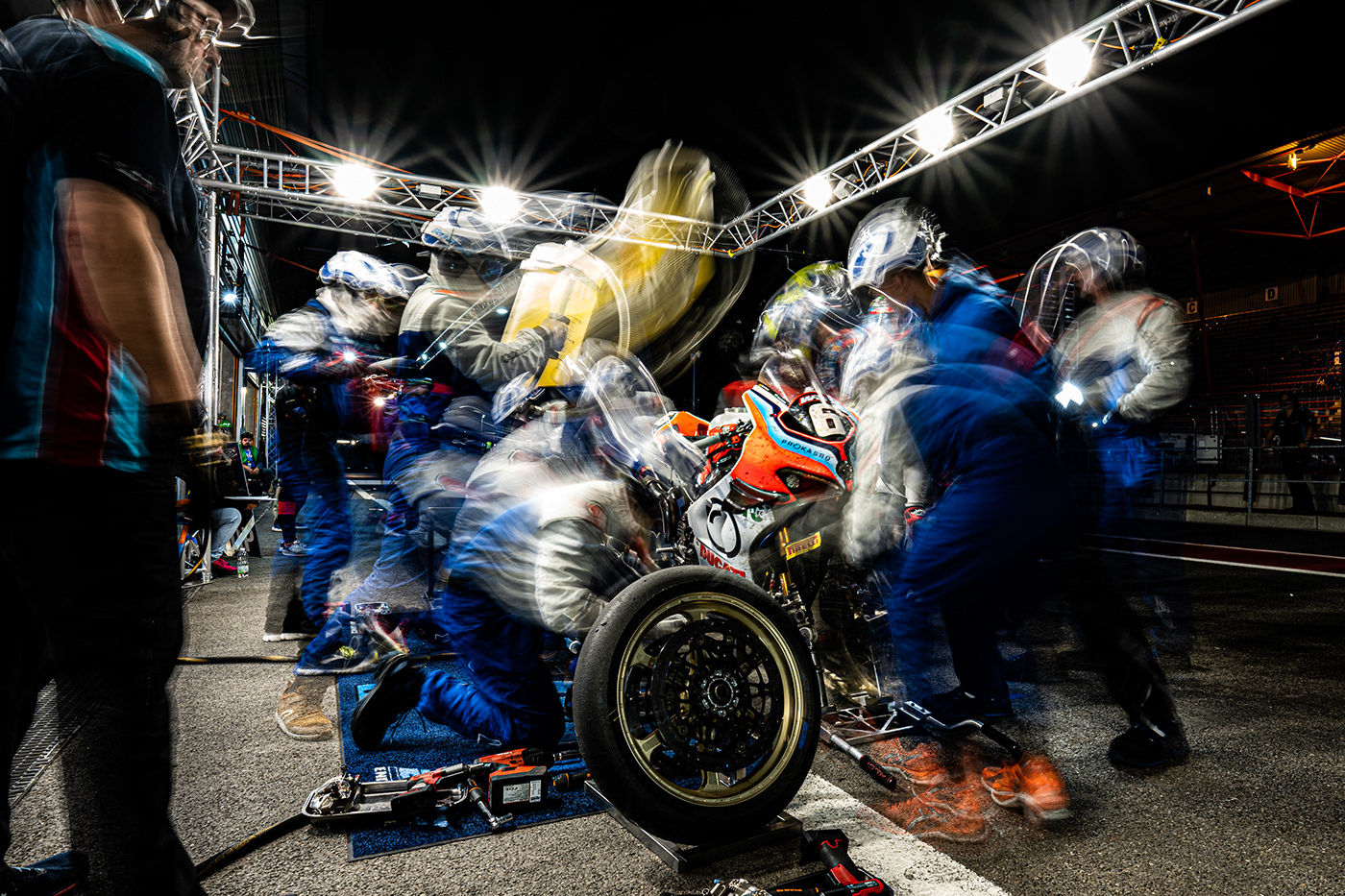 sports photography photographer Photography  Motorsport Panning photography motion blur light night