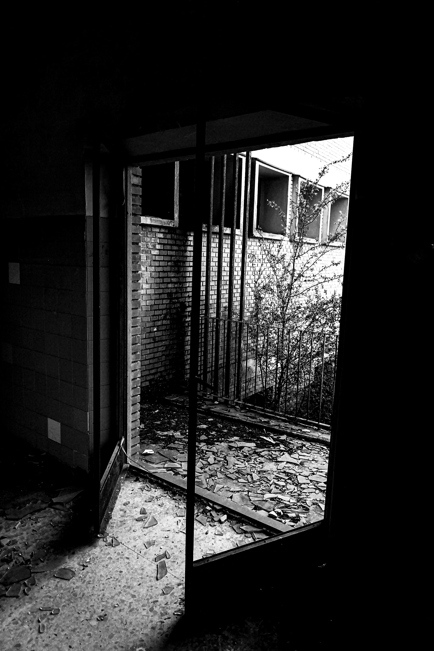 Abandoned Building abandoned places architecture blackandwhitephotography photojournalism  Photoraphy urban exploration urbex