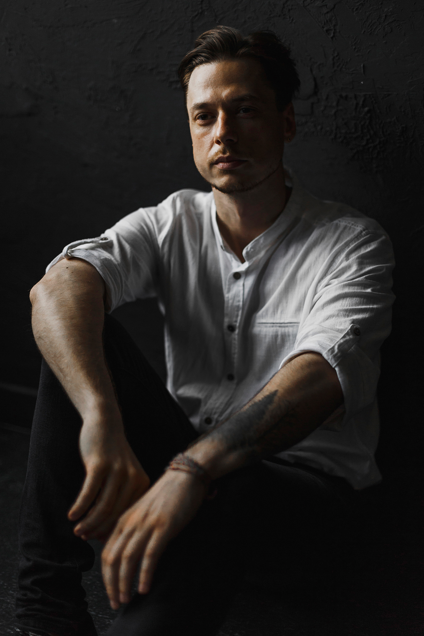 man portrait suit soul Day Light dark background eyes tattoo mood musician Actor portfolio
