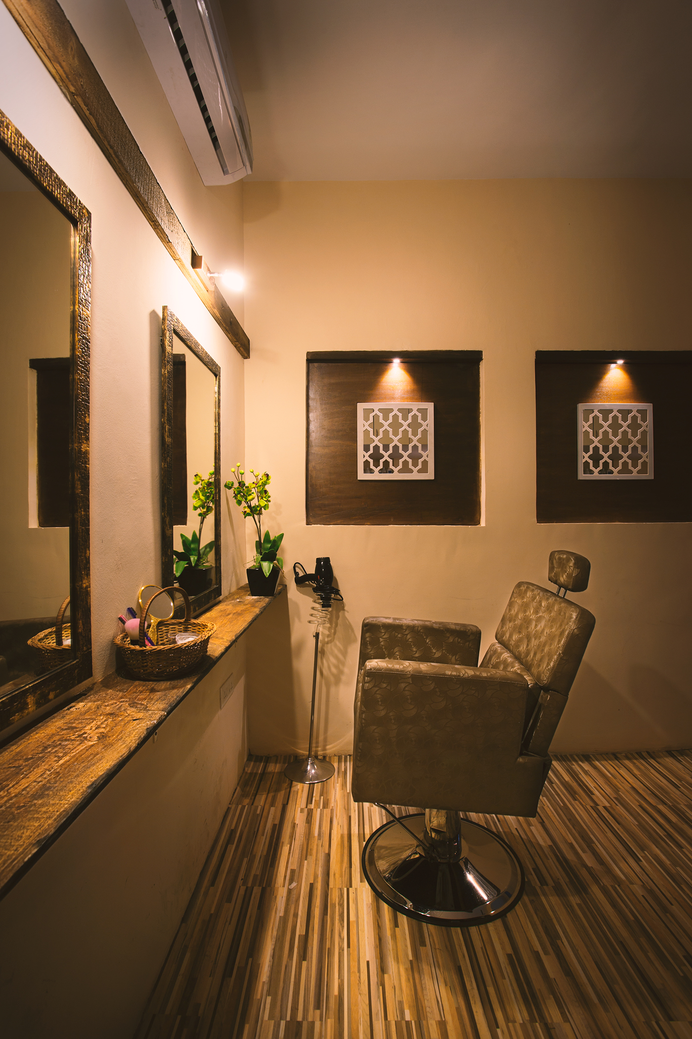 Spa salon hair nail PUNE Interior manicure pedicure massage