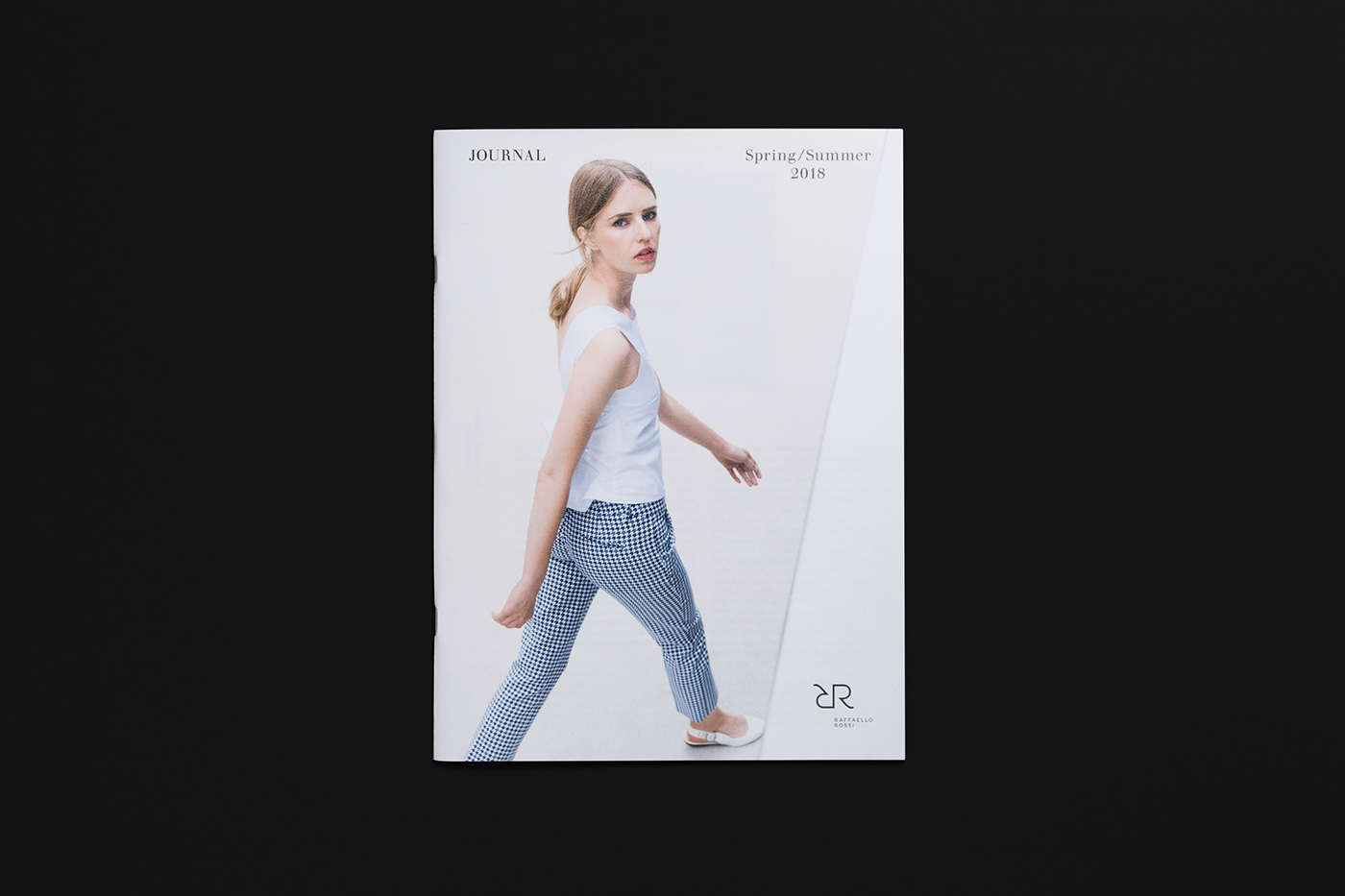 Fashion  graphicdesign editorialdesign ArtDirection typography   concept Layout broschure