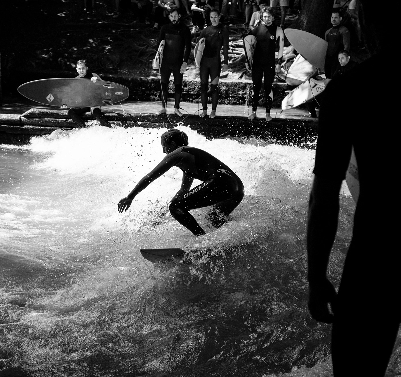 black and white eisbachwelle leica M Manual focusing munich Photography  sports surfing