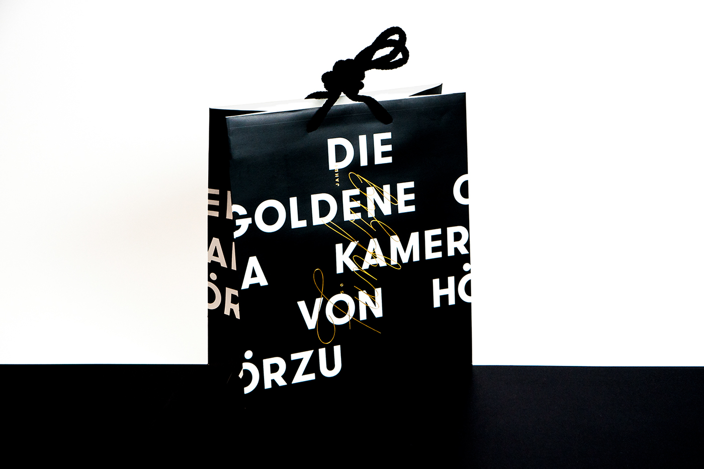Goldene Kamera gold Hot Foil Blind Embossing stamps Goldbar black & white Invitation german oscars
