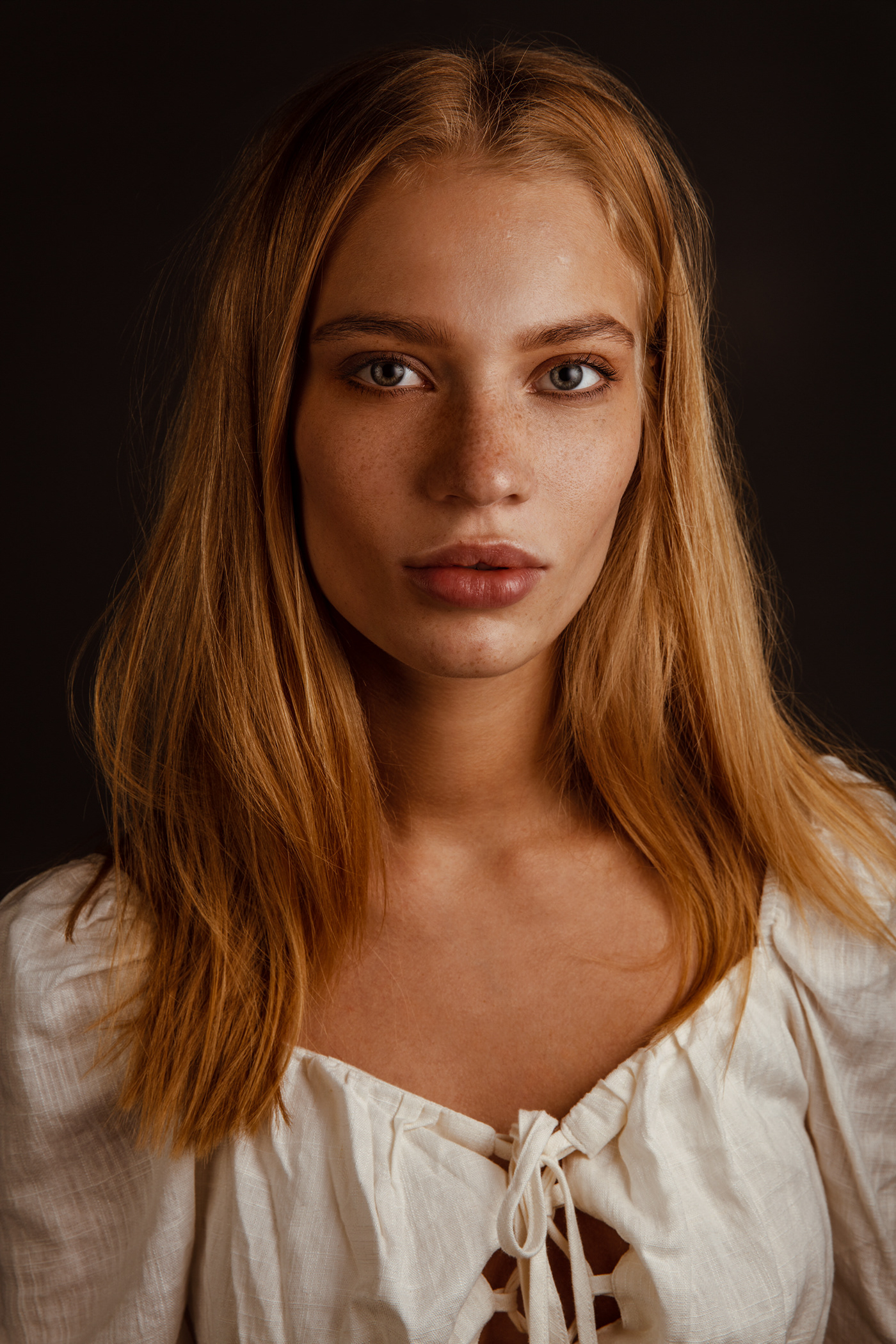 blonde Fashion  freckles London Mode natural portrait studio test