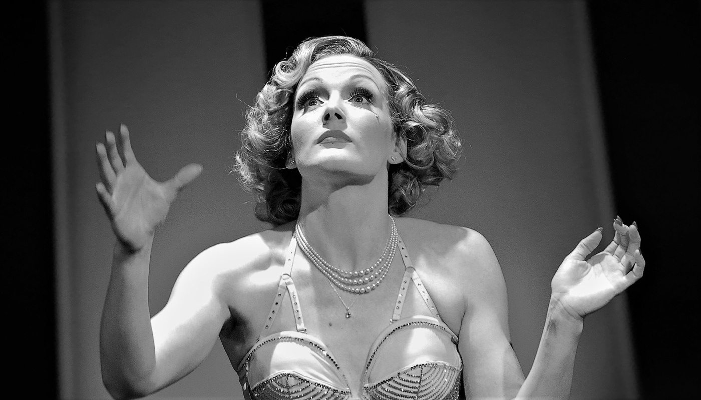 berlin boylesque Burlesque dancer dragqueen variety Vaudeville Wintergarten Varieté performer portrait