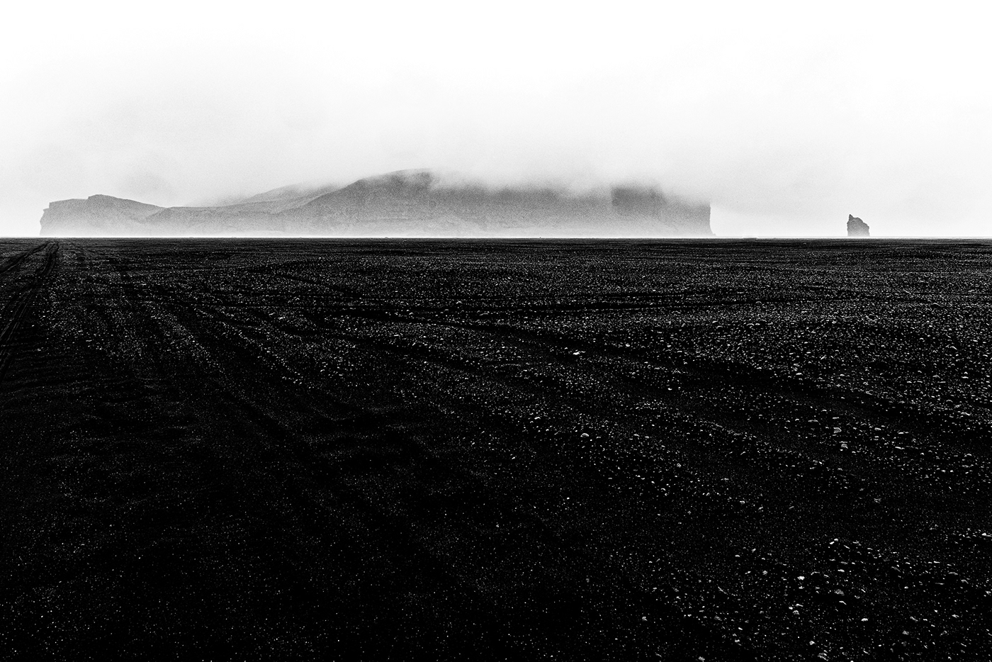 Black&white Landscape iceland Vic blacksand mountains beach Monochromatic landscapephotography