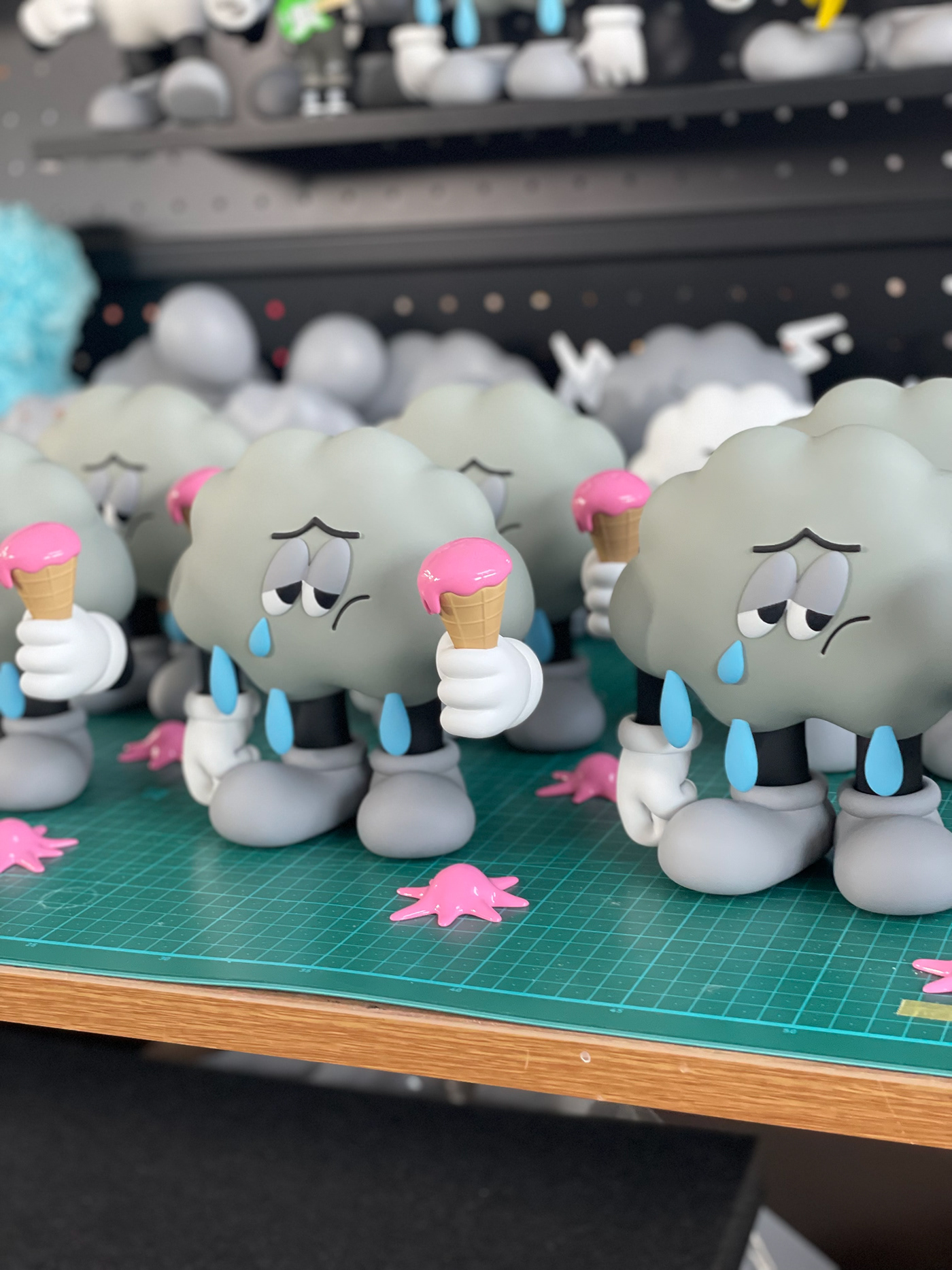 designertoy arttoys resintoy cloud weather Character emotion release kidult Collection figure