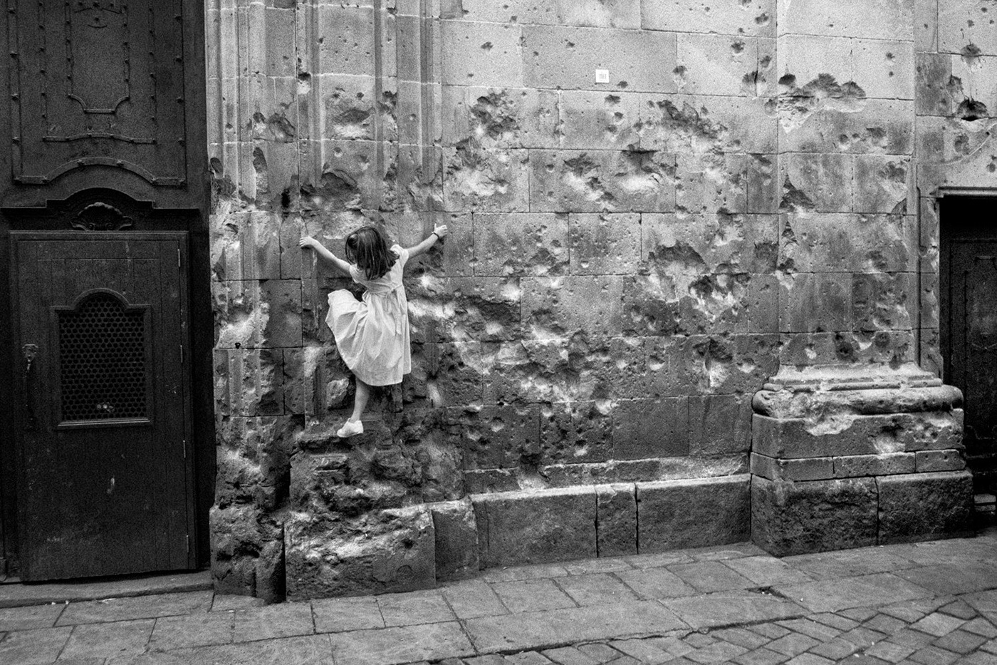 War spanish Memory senses literature walls black and white history barcelona square