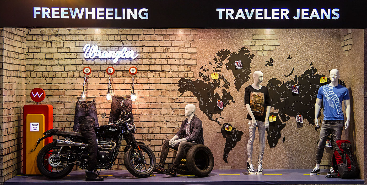 Visual Merchandising Window Display adventure RoadTrip industrial design  set design  Wrangler Jeans bikes Fashion  Retail