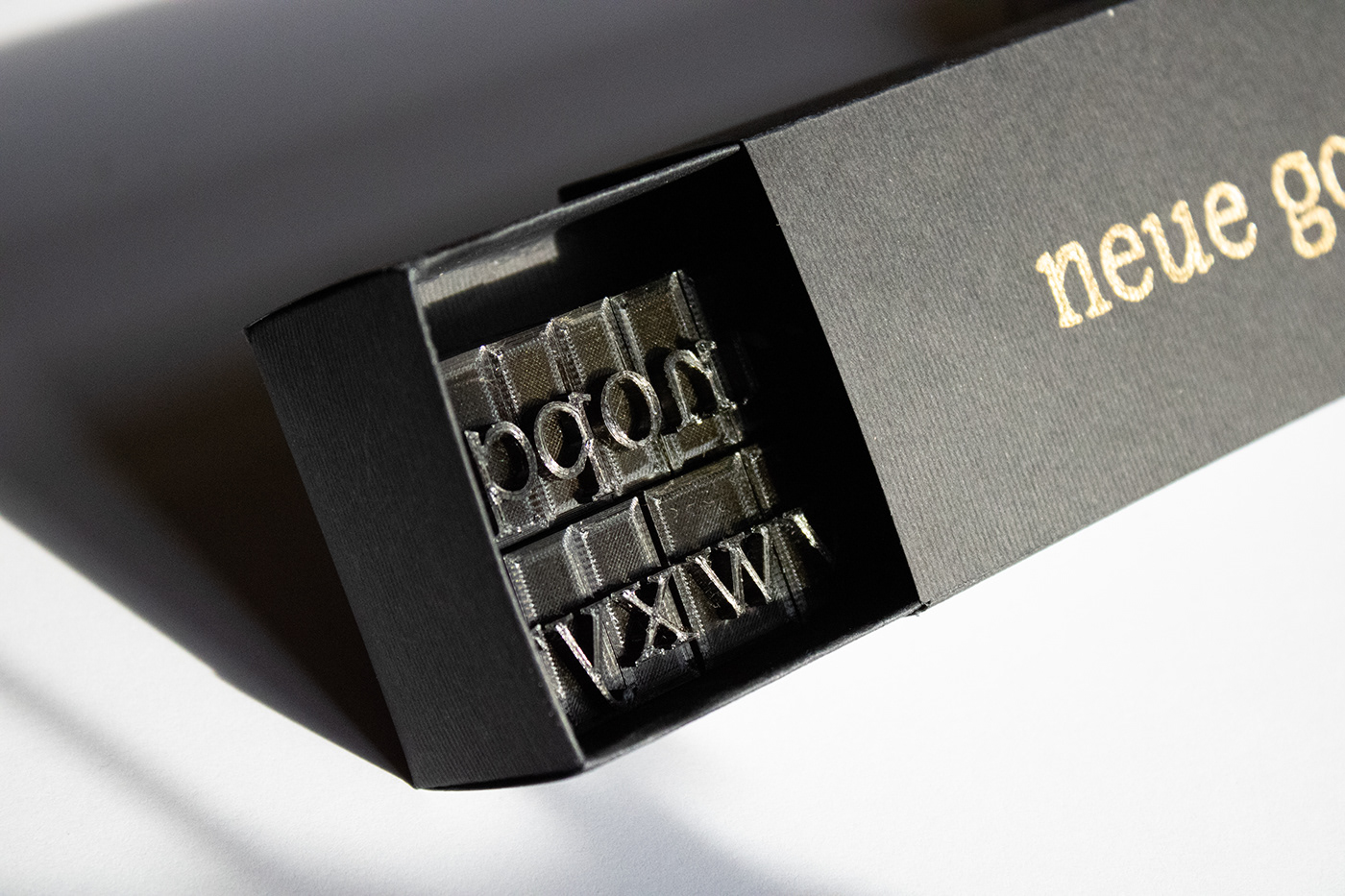 typography   Typeface font serif elegant stamp gold graphic design  specimen type