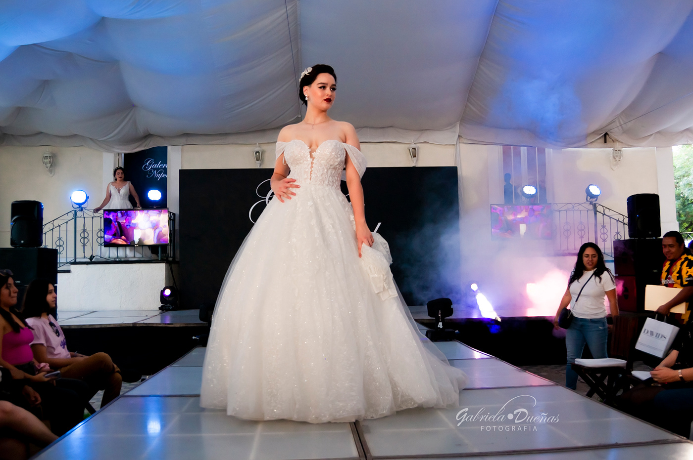 WEDDING DRESS Photography  Fashion  model Wedding Photography pasarela moda desfile