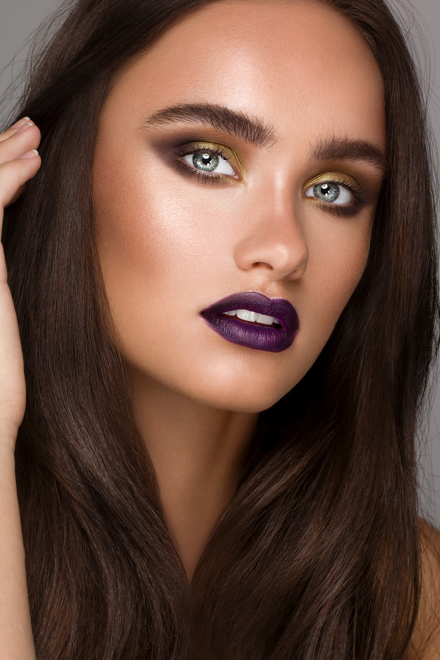 girl model beauty eyes lips skin makeup highlighter retouch