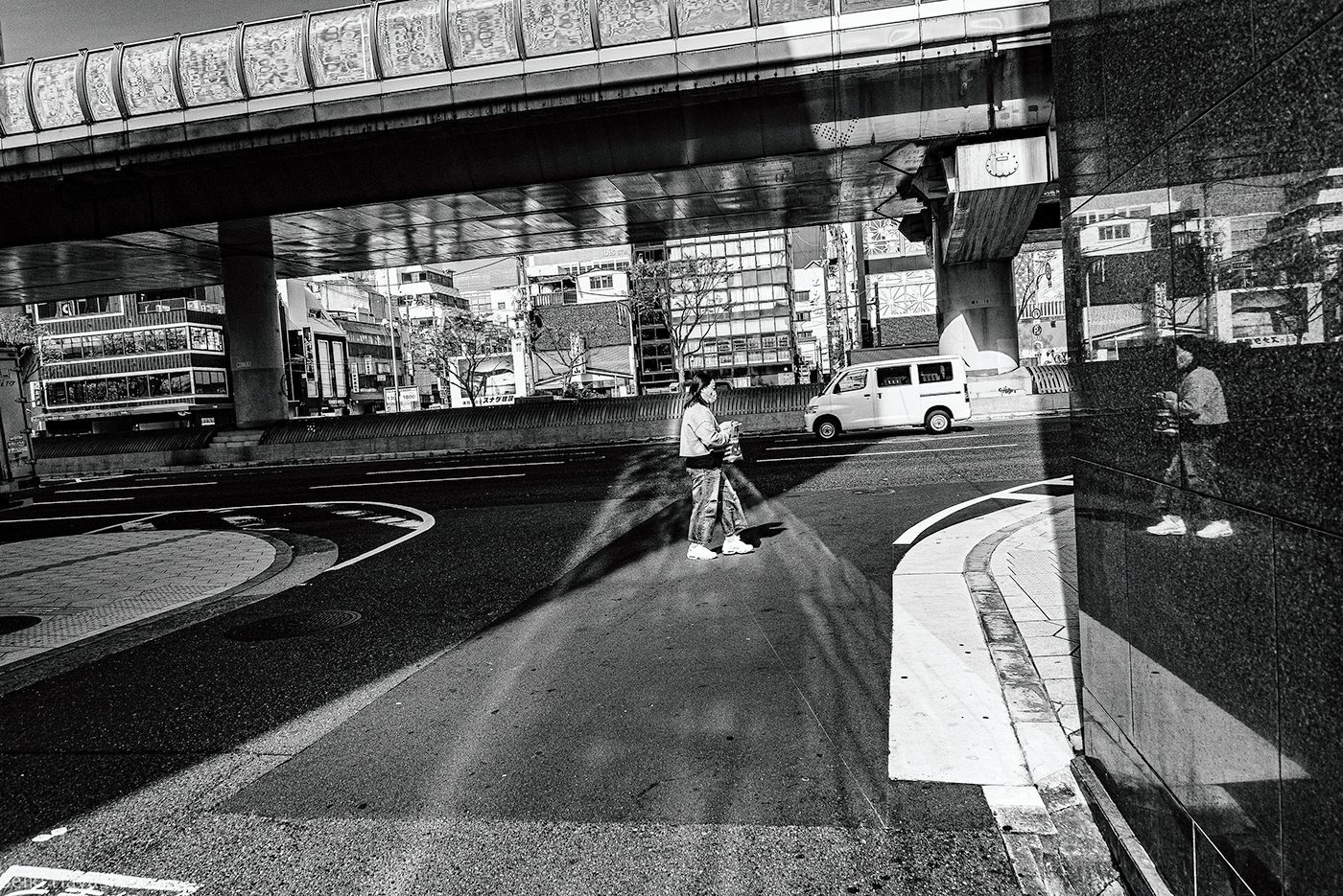 black and white japan monochrome osaka Street streetphotography