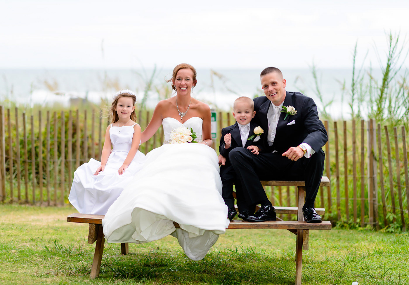 Family wedding. Современная свадьба. Свадьба и семья. Свадебная фотосессия с родителями. Семейная Свадебная фотосессия с детьми.