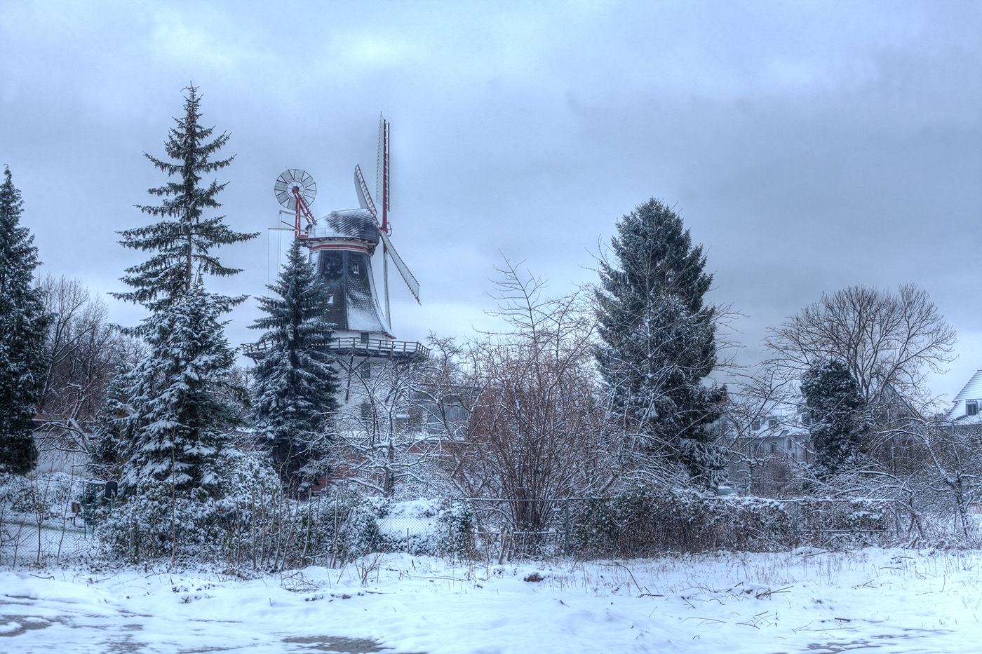 Horn horner Mühle mill smock mill Windmuhle snowflakes winter snow Bremen