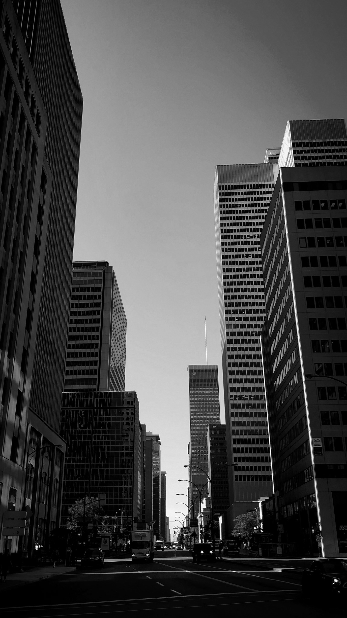 New York Montreal ottawa Photography  black and white contrast Chiaroscuro composition lightning oneplus5