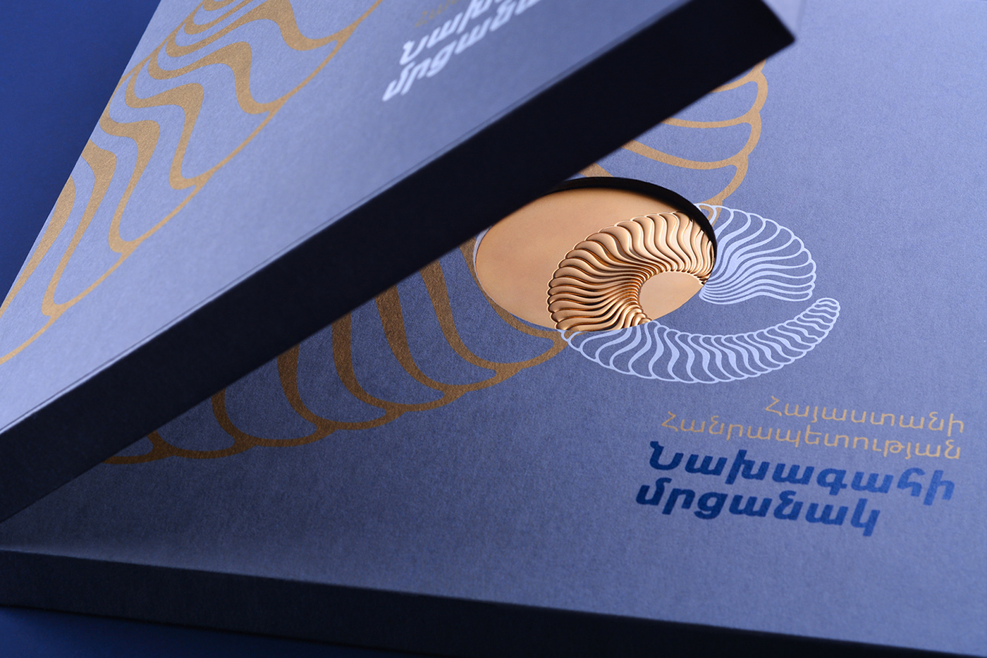 graphic design  branding  ILLUSTRATION  prize Medal box Jewellery animal inspiration logo