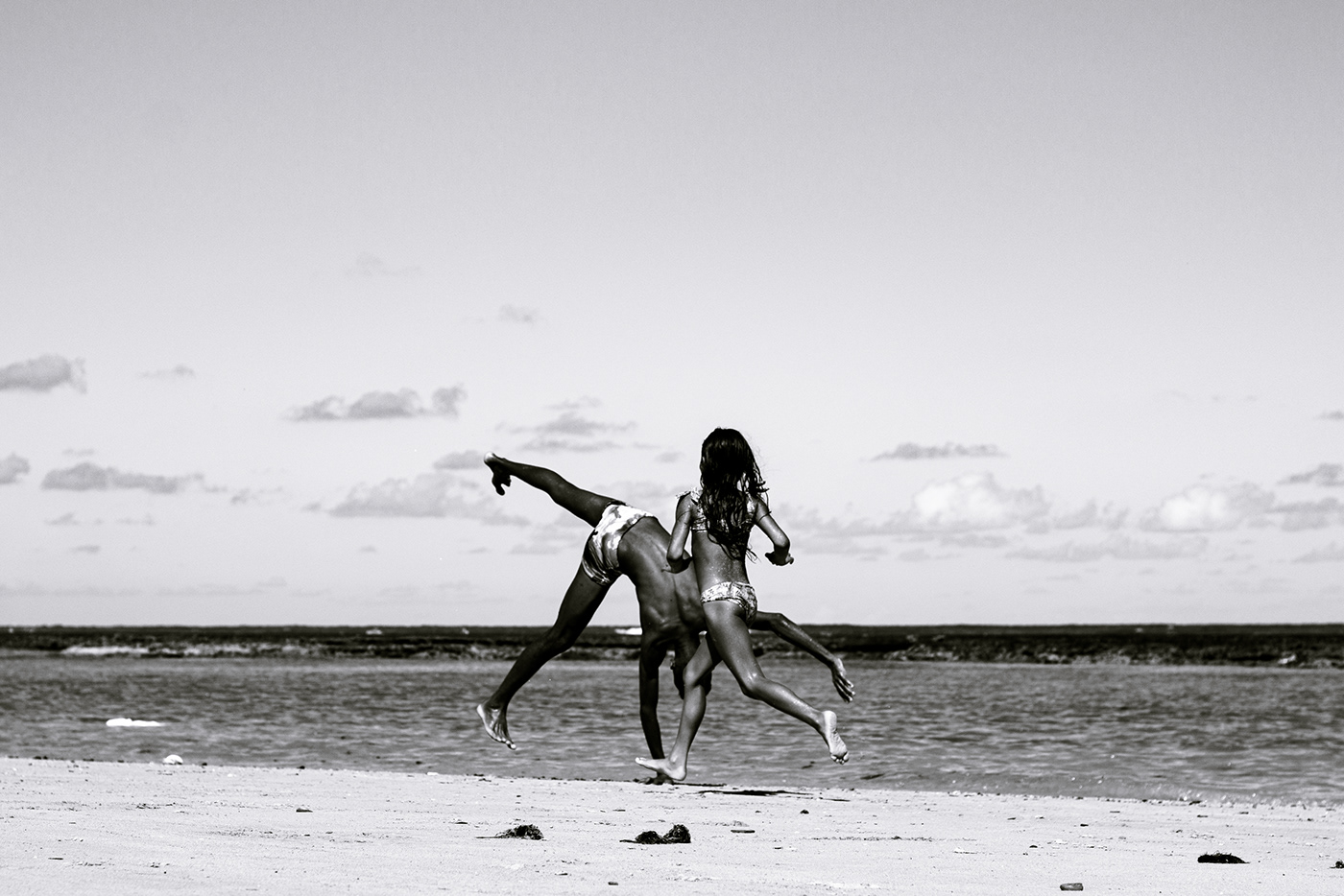 recife poesia preto e branco nordeste pernambuco praia beach hug abraço kids