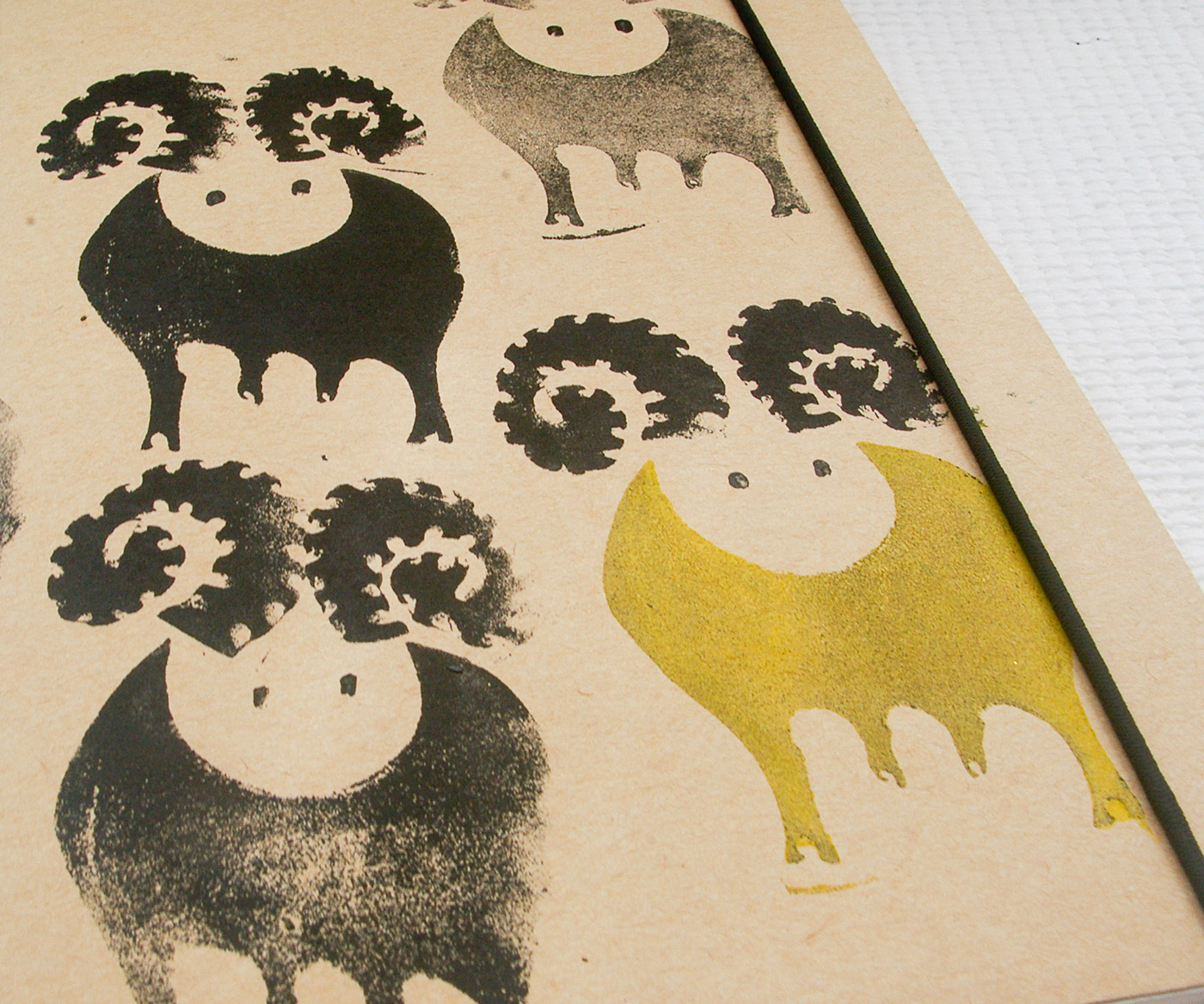 handmade notebook linocut ilustraçã porto carneiro animais adoráveis infantil print