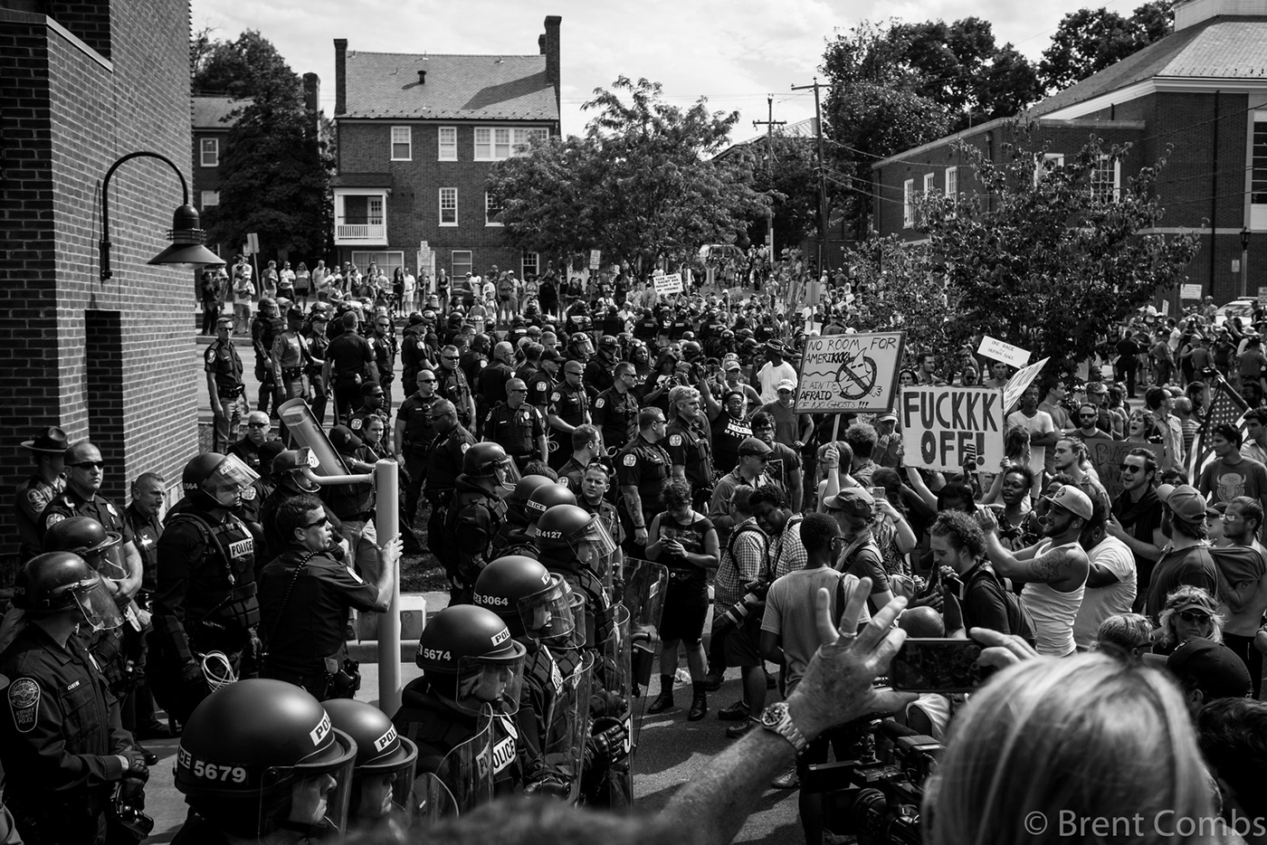 photo Charlottesville protest riot police