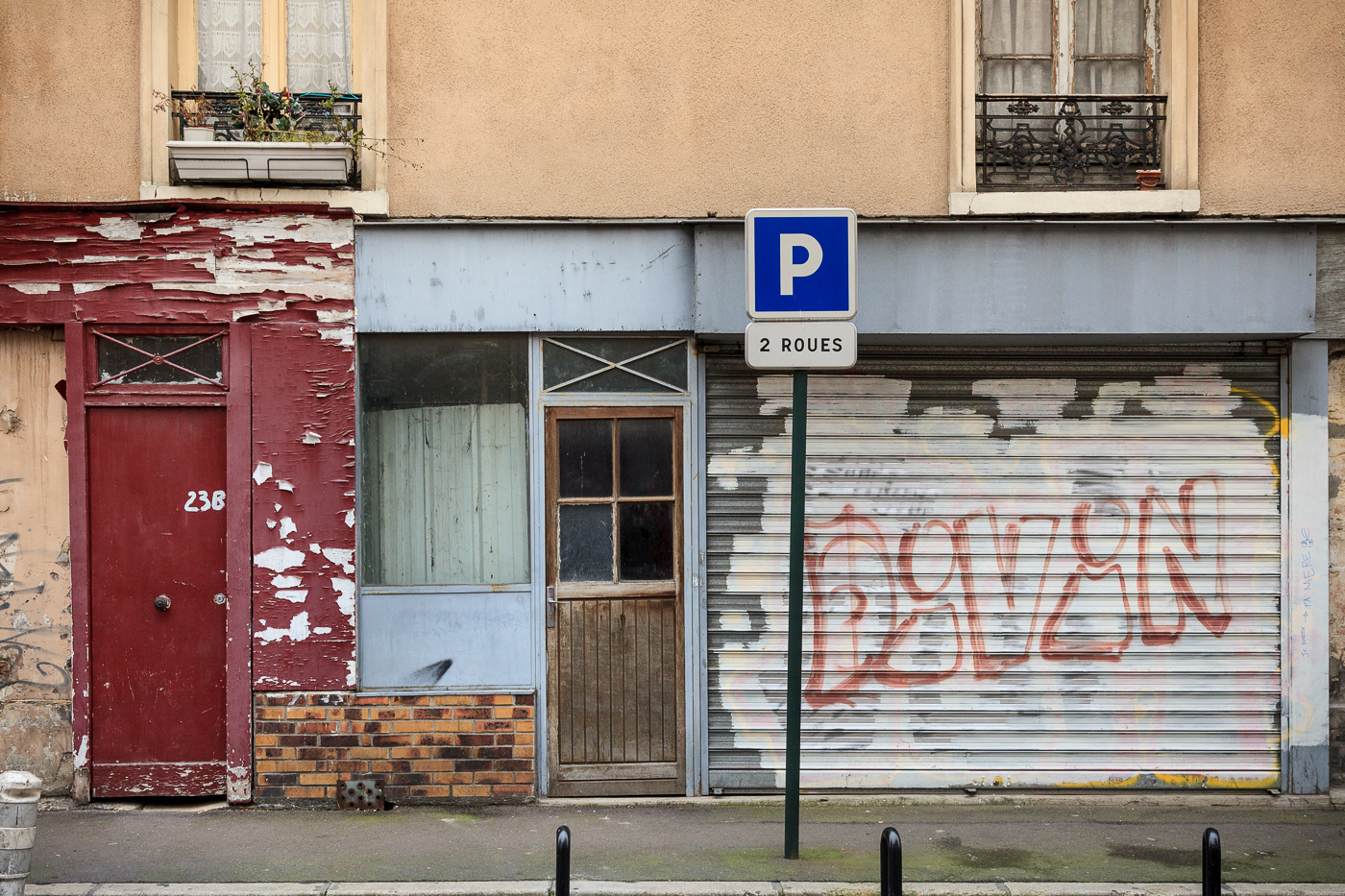 Urban decay Paris Shops color