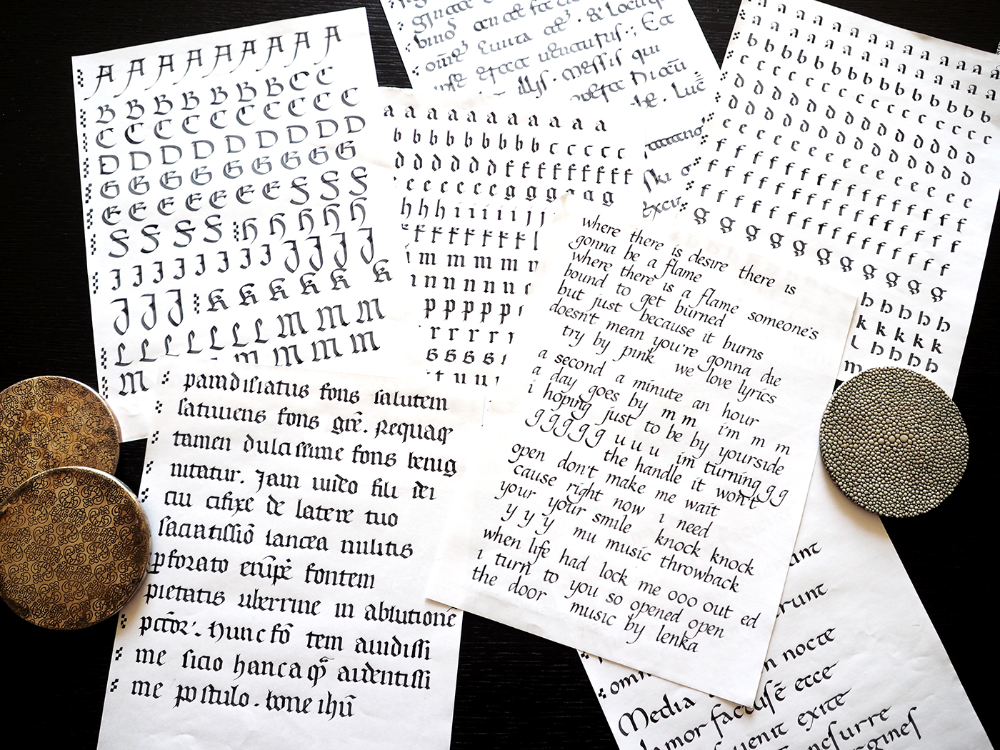 Handlettering Paleography lettering historical Scripts Minuscule italics carolingian