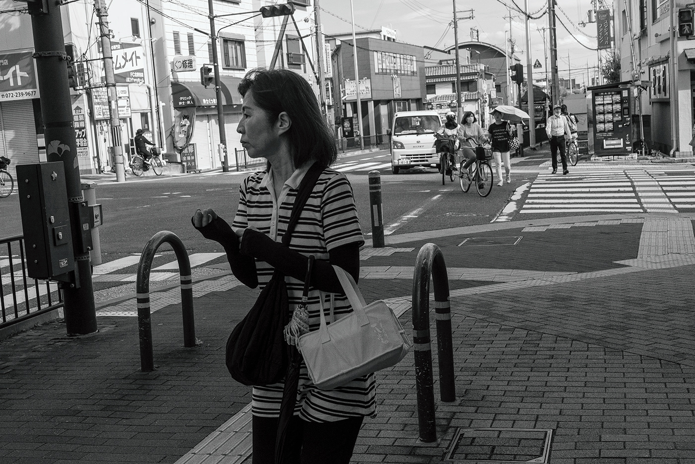 Street street photography black and white monochrome japan osaka prefecture