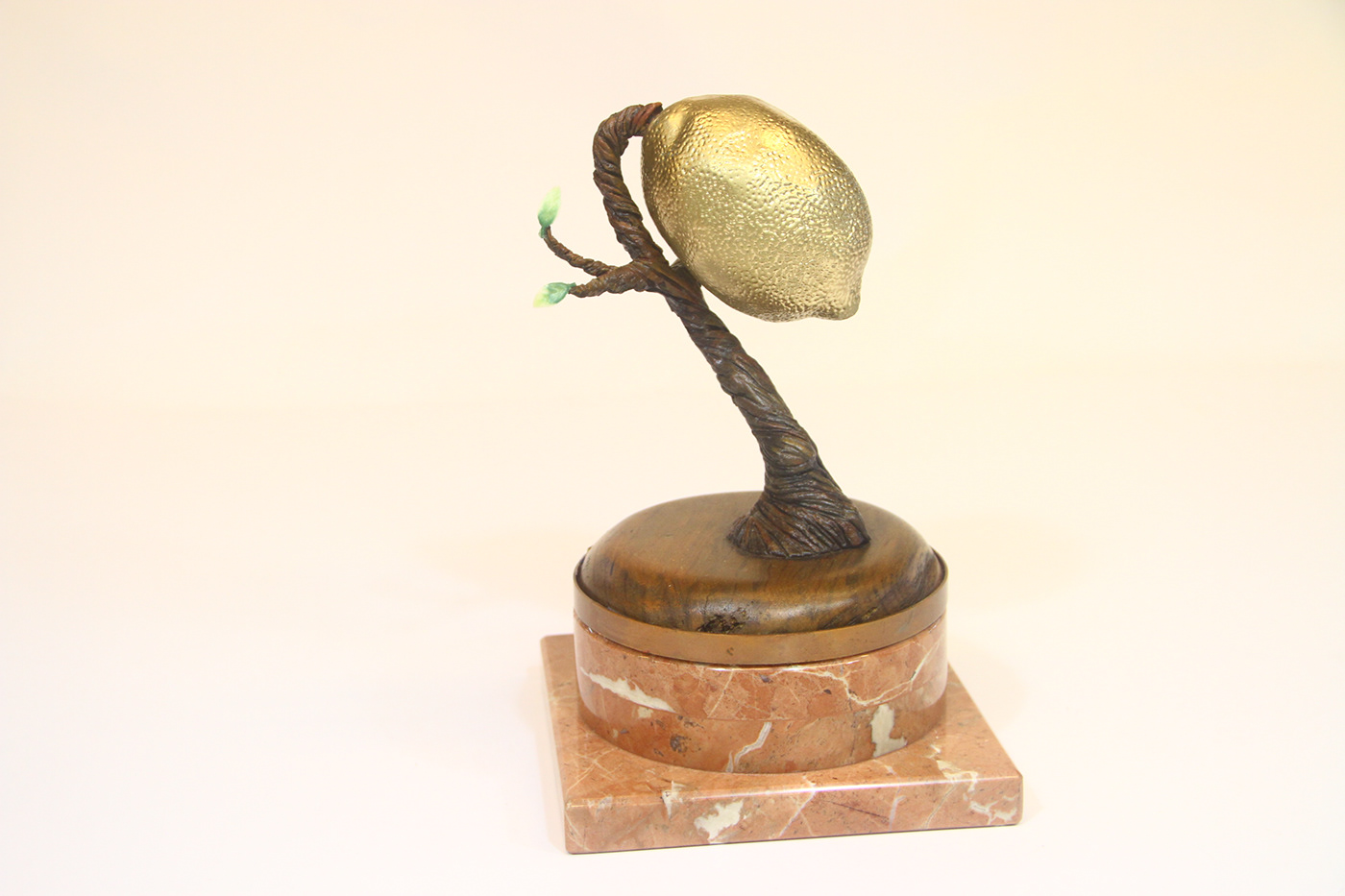 utilería props handmade escultura television trofeos