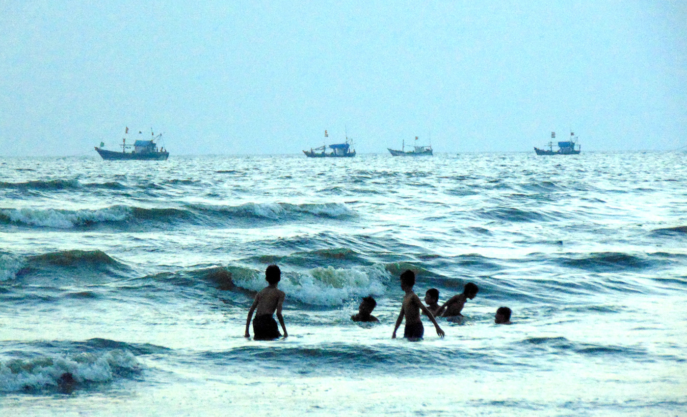 bathers Coast Documentary Photography MUMBAI photobook Photography  photostory photowork Seaside visual