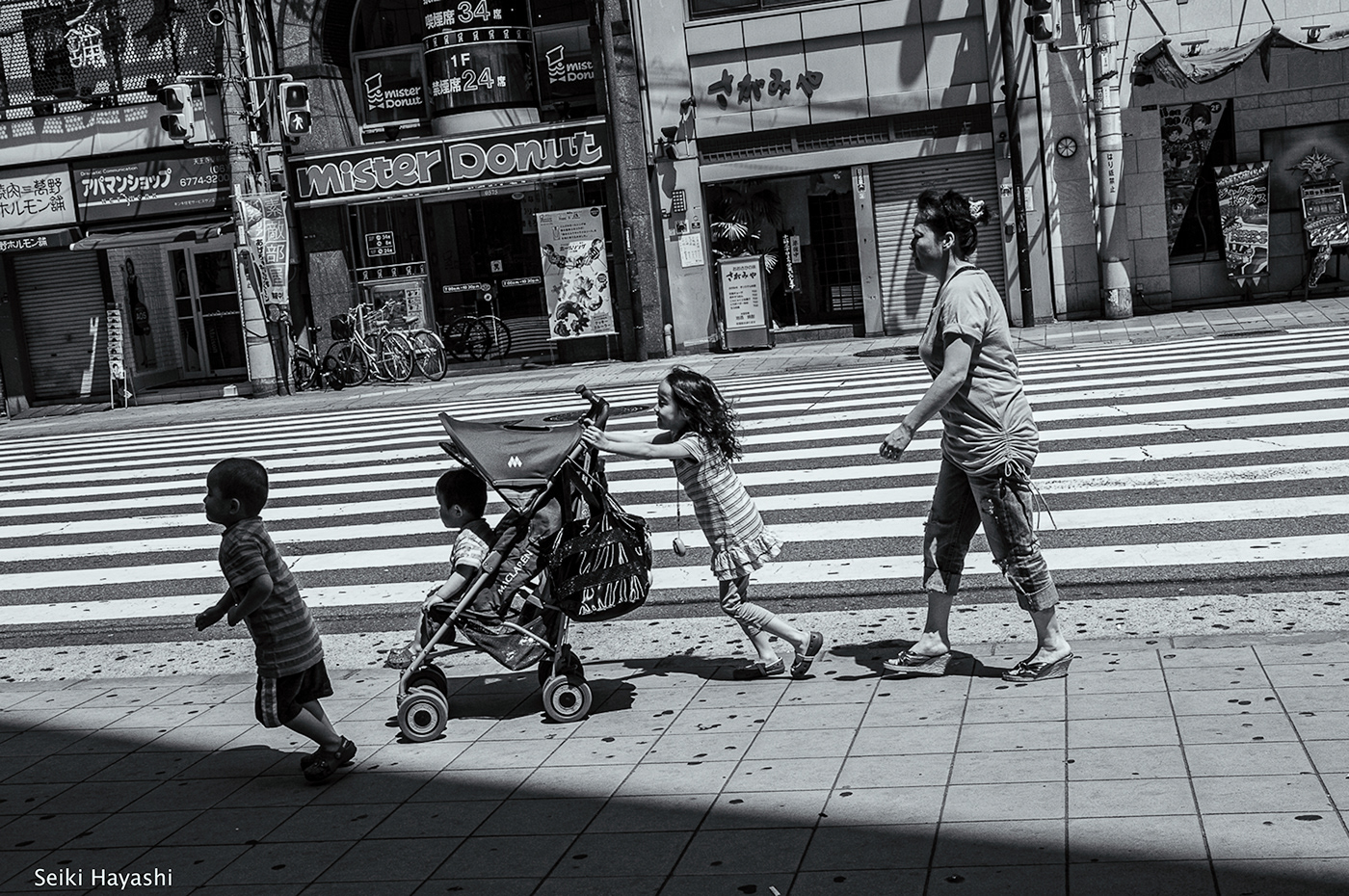 degital japan black and white Street streetphotogaphy