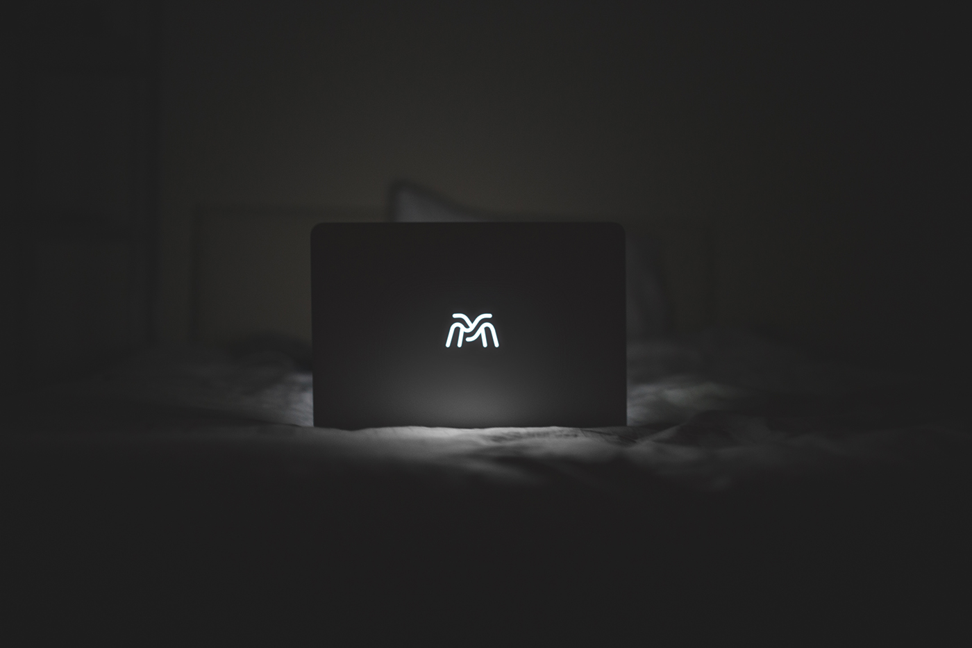 Mockup macbook apple realistic logo light dark