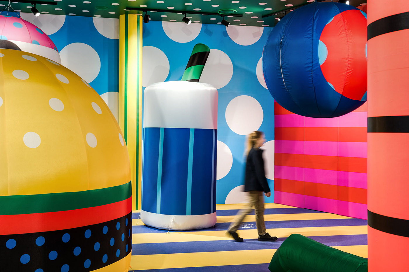 color immersive inflatable installation pattern