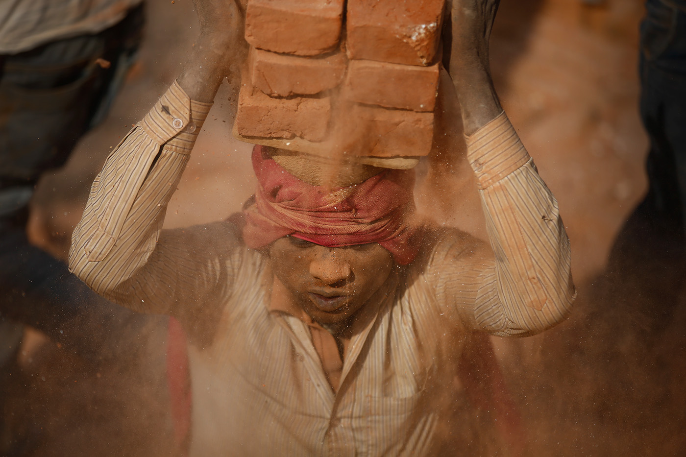nepal Bhaktapur asia dailylife Work  migrant photojournalism  people bricks Photography 