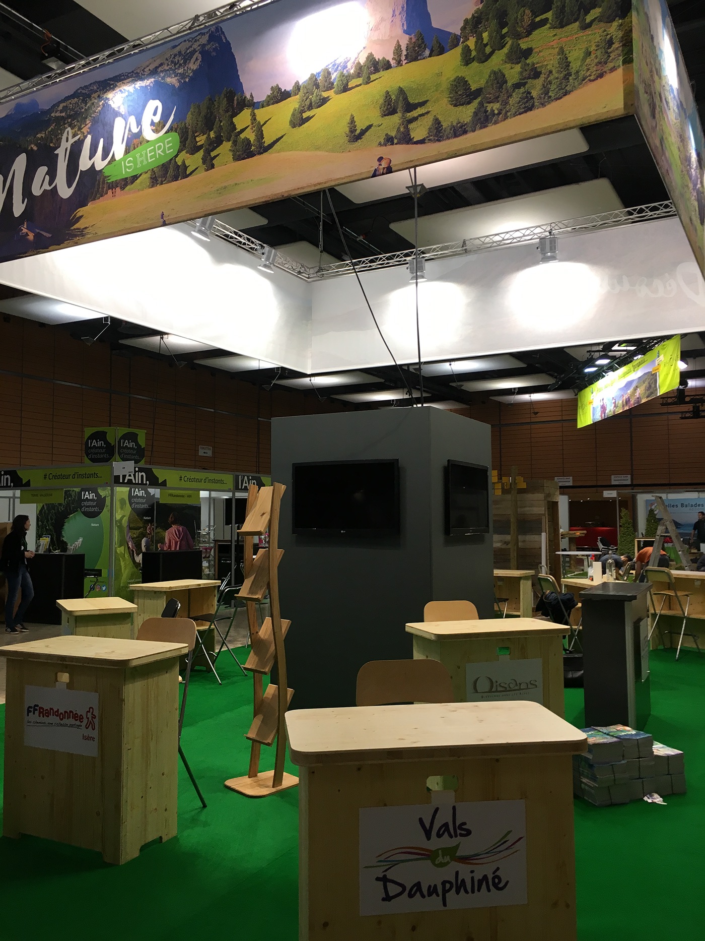 welcome desk accueil Stand signs wood easytocarry Promotion tradeshow booth
