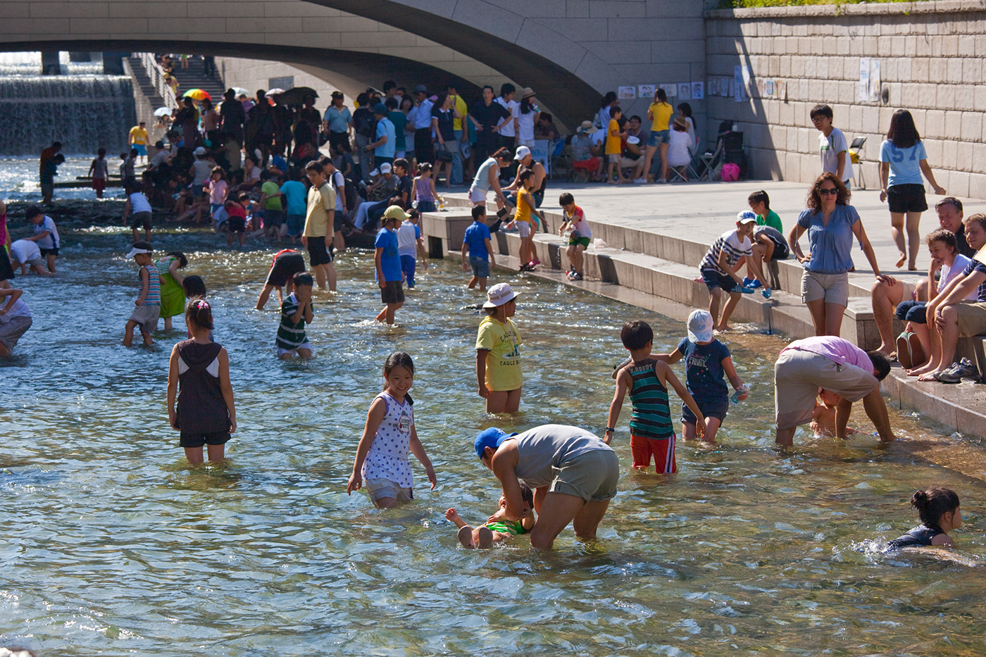 Korea seoul Chongae river restoration Urban water public plaza