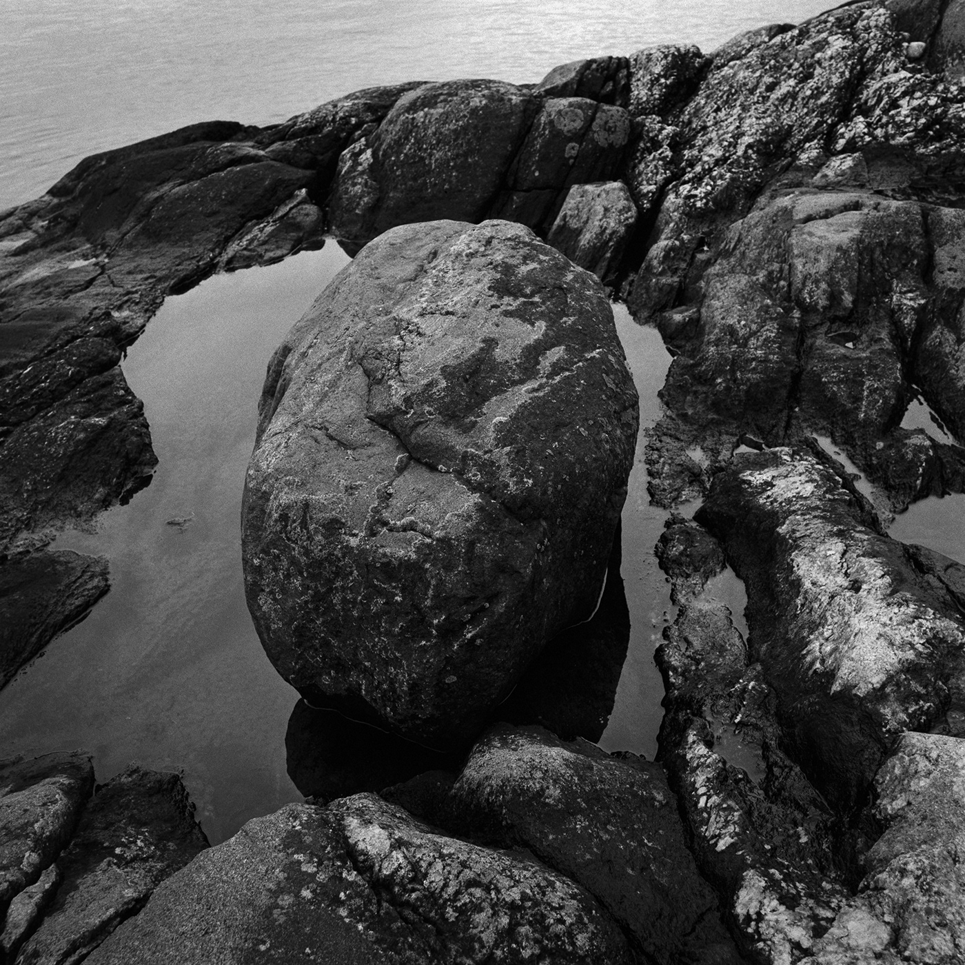 Film   poetic Hasselblad Sweden Coast rock calm black and white monochrome